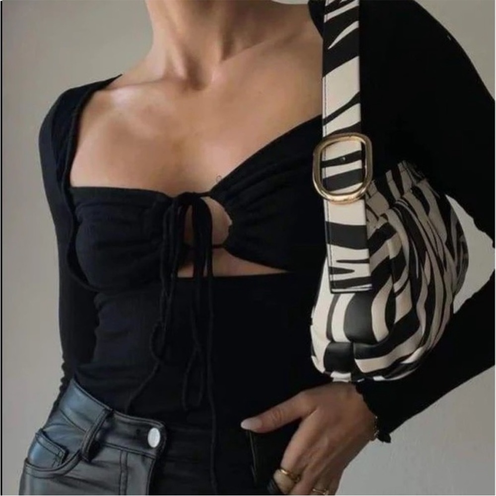 Rumours Lily of the Valley Top Black